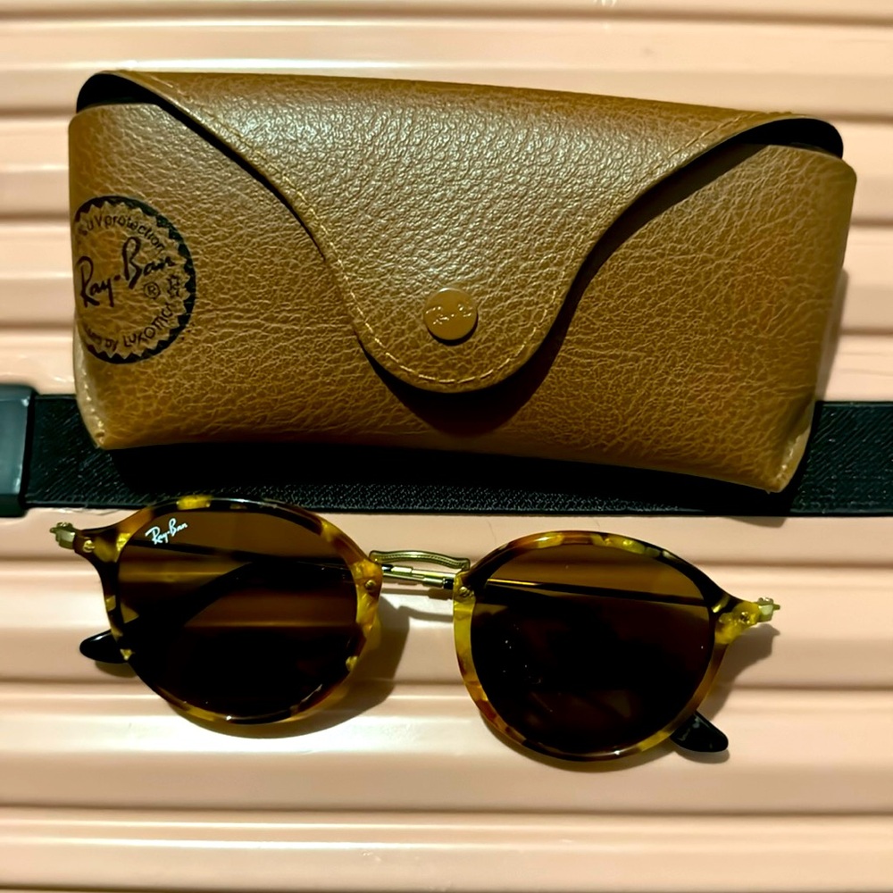 RAY BANS